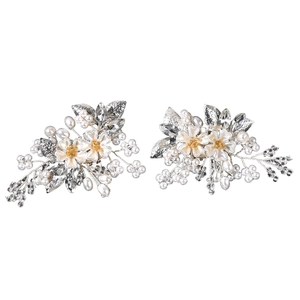 Détails des clips de chaussures de mariée avec perles, strass et feuilles argentées