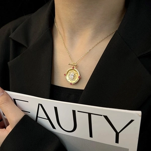 Vintage Italian Brushed Copper Gold Plated Round Coin Pendant Necklace For Women Luxury Red White Zirconia Palace Jewelry