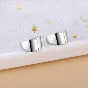 Boucles d'oreilles créoles géométriques en argent poli avec larges bandes pour femmes