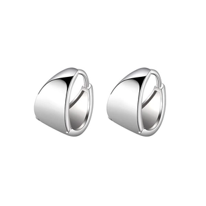 Boucles d'oreilles créoles géométriques argentées minimalistes avec finition polie miroir