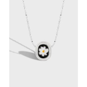 Korean Fashion Daisy Flower Pendant Necklace Vintage Enamel Copper Silver Plated Oval Black Clavicle Chain Jewelry For Women
