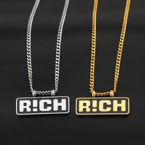 Collier Pendentif Lettre Rich Hip Hop en Acier Titane Chaîne Gourmette Géométrique Style de Rue pour Hommes Femmes Bijoux de Mode Streetwear