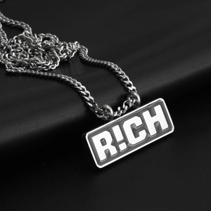 Collier chaîne cubaine argent hip-hop avec pendentif rectangulaire R!CH noir pour hommes