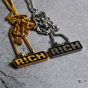 Ensemble de colliers pendentifs R!CH style hip-hop en finitions dorée et argentée