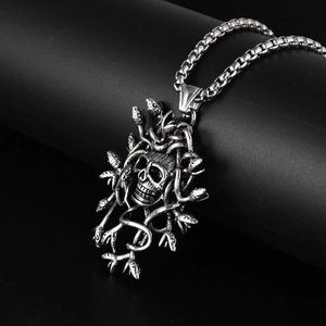 Gothic Medusa schedel hanger van vintage titanium staal met dikke vierkante ketting