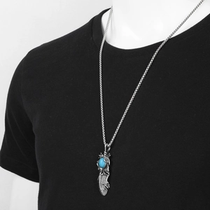 Collier avec pendentif plume en argent vintage et pierre turquoise sur chaîne en acier