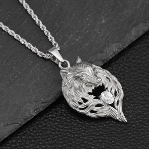 Wolfskop hanger ketting van zilverkleurig roestvrij staal met witte edelsteen sieraad