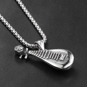 Hip-Hop Silber Edelstahl Pipa Laute Musikinstrument Halskette auf schwarzem Hintergrund