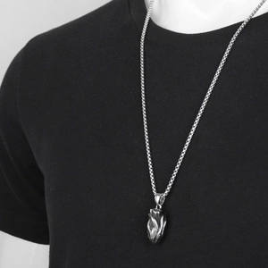 Collier avec pendentif cœur anatomique gothique en acier inoxydable argenté