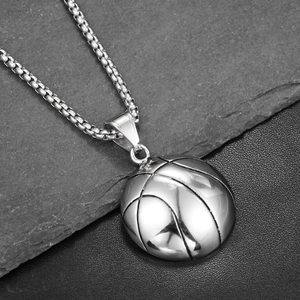 Collar con colgante de baloncesto hip hop en acero inoxidable plateado con cadena box clásica
