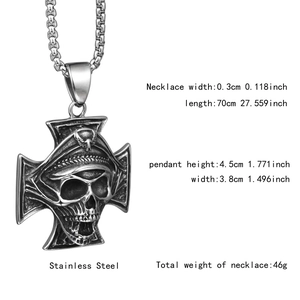 Detaillierte Maße des Totenkopf-Kreuz-Anhängers mit quadratischer Perlenkette aus Edelstahl
