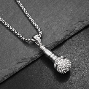 Collier hip hop en acier inoxydable avec pendentif microphone et strass brillants