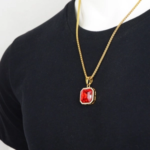 Collana hip hop con ciondolo a gemma rossa quadrata e catena dorata da uomo