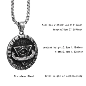 Détail du pendentif Œil de la Providence avec chaîne et mesures de dimensions