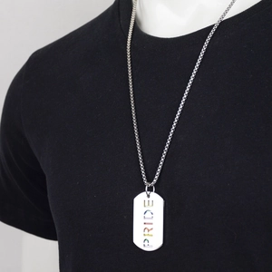 Collier hip hop en acier titane avec pendentif plaque gravé lettres arc-en-ciel Pride