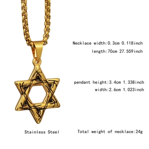 Detailansicht des goldenen Davidstern-Anhängers aus Edelstahl mit schwarzer Textur