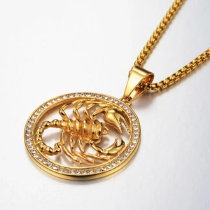 Collier pendentif Scorpion doré avec cristaux blancs sur chaîne ronde en acier inoxydable