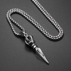 Collier avec pendentif sceptre gothique en acier inoxydable et chaîne à maille carrée