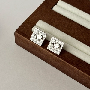 Boucles d'Oreilles Clous Carrées Grille Cœur Doux Cuivre Plaqué Argent Bijoux Esthétiques Simples Coréens Pour Femmes Quotidien Cadeau
