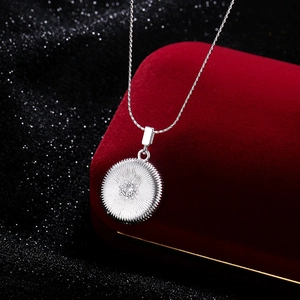 Elegante Rund Sonnestrahl Anhänger Halskette Versilbertes Kupfer Zirkonia Einfache Schlüsselbeinkette Für Damen Schmuck Geschenk