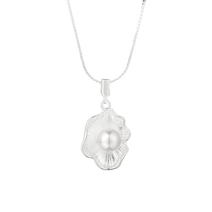 Elegant shell-shaped S925 silver pendant necklace with a round white pearl on a silver chain