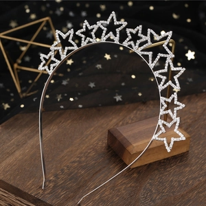 Cerchietto corona con stelle argentate e strass per feste e styling quotidiano chic