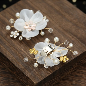 Elegante handgefertigte Brautschuh-Clips aus Netzblumen mit Perlen und Kristallen