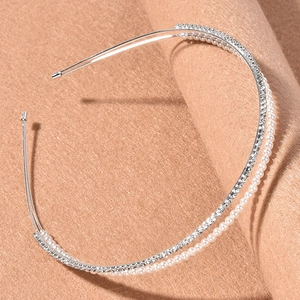 Elegant double-layer headband with white pearls and sparkling rhinestones on silver metal