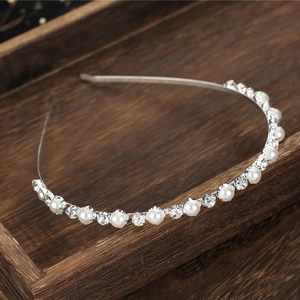 Elegante cerchietto in argento con perle e strass per matrimoni e uso quotidiano
