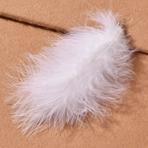 Elegant white feather hair clip with gold metal comb for bridal wedding accessories