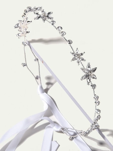 Serre-tête fleuri en strass élégant avec ruban blanc pour mariages et soirées
