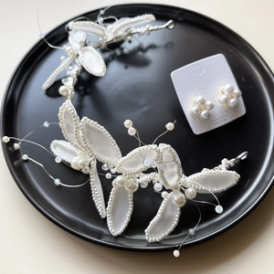 Ensemble bijoux mariée élégant avec bandeau perle satin et boucles d'oreilles argent 925
