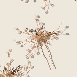 Handmade gold floral bridal hair pin set with white pearls for vintage wedding styling