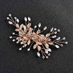 Eleganter goldener Brauthaarkamm mit Metallblättern und funkelnden Kristall-Strasssteinen