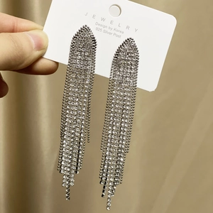 Boucles d'oreilles longues à pampilles étincelantes en cristal avec tige en argent 925