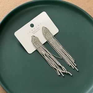 Longues boucles d'oreilles pendantes à franges brillantes avec tige en argent 925 et zircons