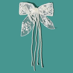 Pince à cheveux de mariée en dentelle blanche avec perles, broderies et longs pompons