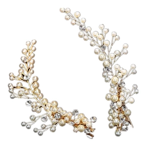 Barrettes de mariée élégantes avec perles et cristaux, design de feuilles dorées sur blanc