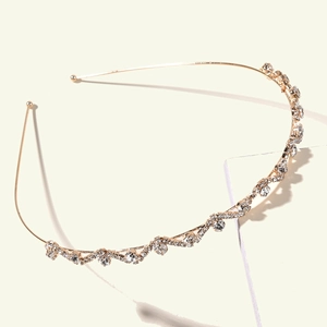 Serre-tête ondulé doré avec cristaux de strass étincelants pour mariages et fêtes chic