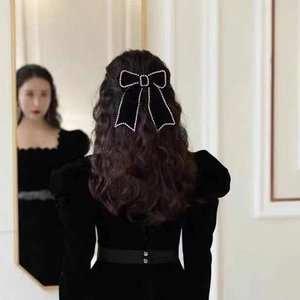 Elegant black velvet hair clip with white pearl beads for a vintage bridal look