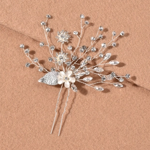 Épingle à cheveux mariée argentée avec feuilles, strass brillants et perles sur métal