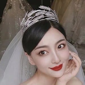 Couronne de mariée luxueuse en cristal argenté avec strass brillants pour le mariage