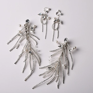 Elegante set di fermagli per capelli e orecchini da sposa con nappe di cristallo e perle
