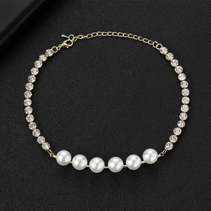 Collier de perles élégant avec strass en cristal et chaîne dorée minimaliste