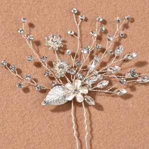 Épingle à cheveux de mariée argentée avec feuilles en cristal et fleur blanche élégante