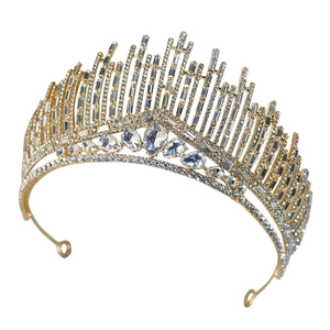 Couronne de mariée de luxe dorée avec strass scintillants et colonnes en métal