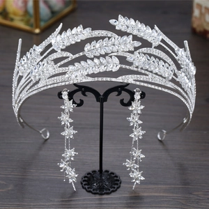 Ensemble couronne de mariée argentée et boucles d'oreilles à pampilles en cristal