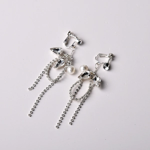 Set orecchini da sposa in argento con lunghe nappe di strass e perle eleganti