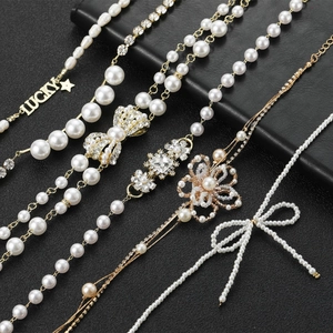 Collier Ras du Cou en Künstliche Perles avec Nœud pour Femme Élégant Alliage Plaqué Or Zirconia Pendentif Cœur Bijoux Mariage