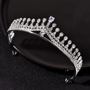 Élégante Couronne de Mariée en Alliage d'Argent avec Strass pour Femmes Mariage Cœur Pavé Cristal Bijoux de Cheveux